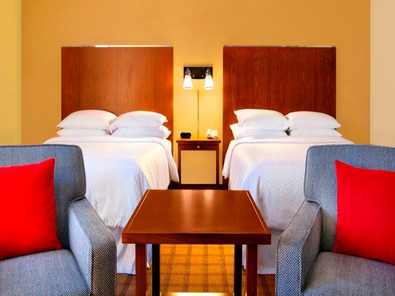 Four Points By Sheraton Victoria Gateway Ленгфорд Екстер'єр фото